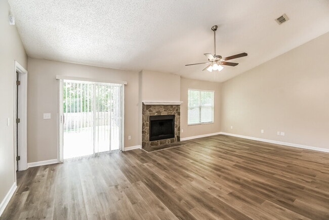 Photo - 465 Oldfield Dr