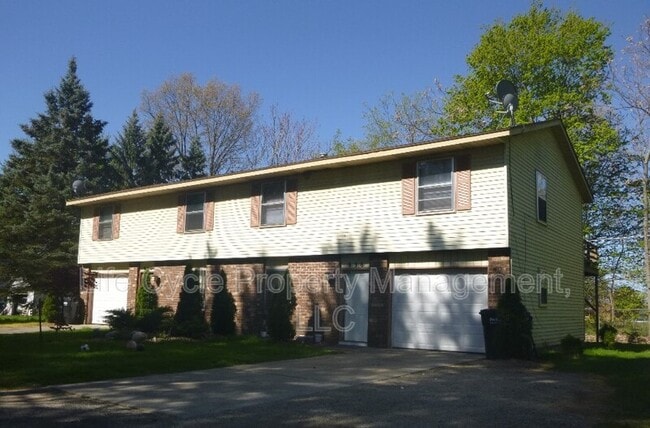 Photo - 998 52nd St SE