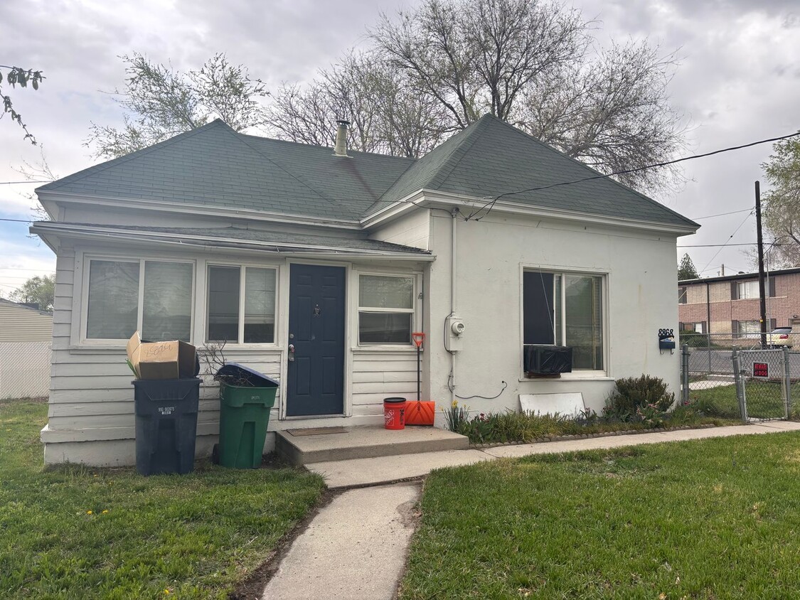 Cozy, Updated 3 bedroom Sandy home is a mu... - Cozy, Updated 3 bedroom Sandy home is a mu...