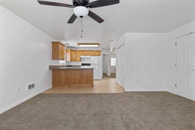 890 Andrews Pl Unit 4