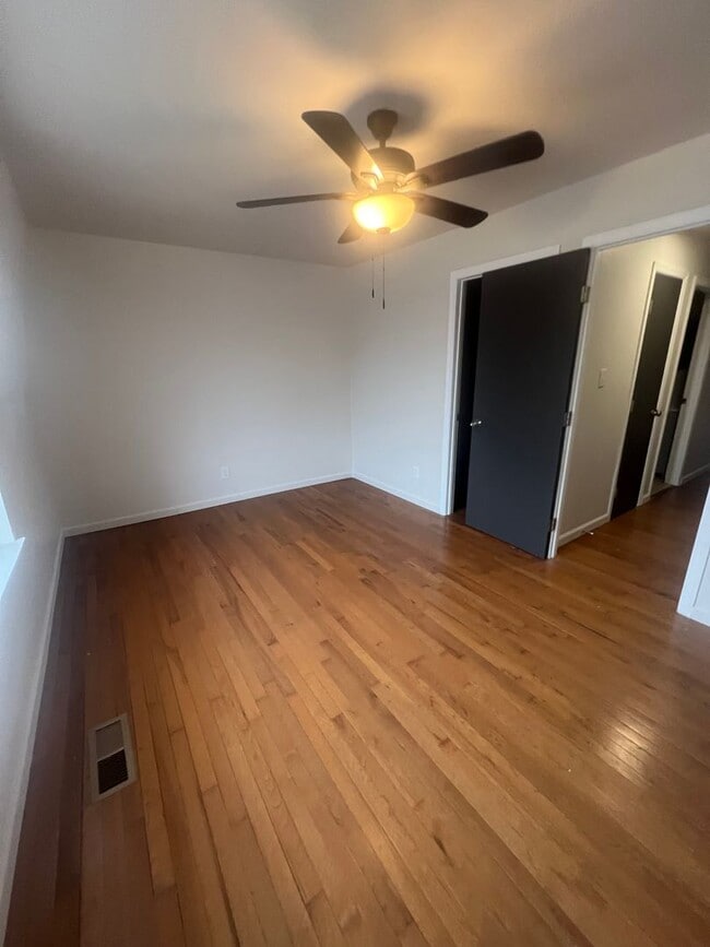 Photo - 3131-3133-3133 California Ave Unit 3133