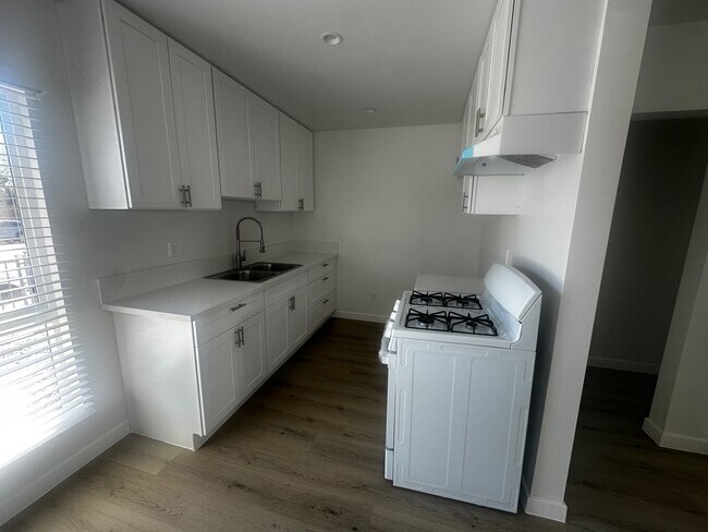 Photo - 13001 Vanowen St