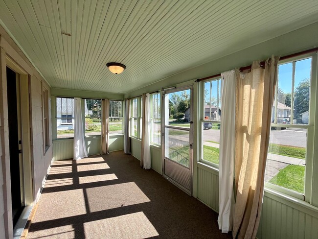 Photo - Large 3 Bed 2 Bath Single Family Home in M...
