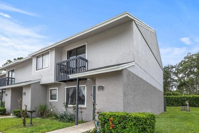 Building Photo - 901 Riverside Dr Rental