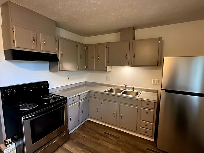 Building Photo - Welcome Home! Unit 333 NW 8th Ave