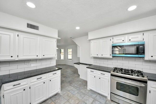 Photo - 616 S Rivershire Dr