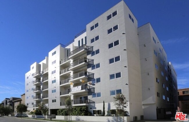 Building Photo - 837 S Harvard Blvd Unit 306
