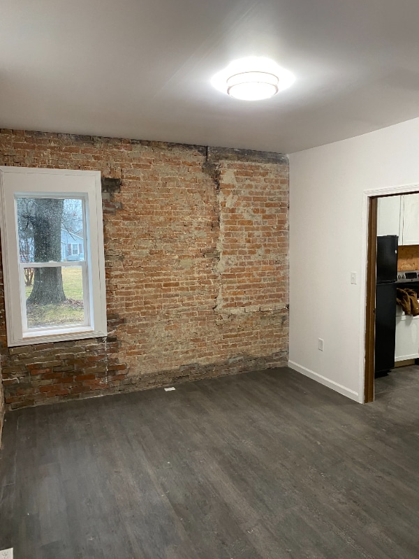 Photo - 550 S Market St