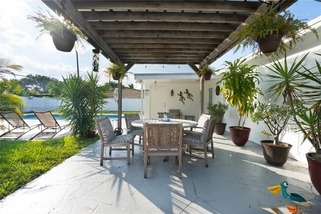 Photo - 6390 Plunkett St