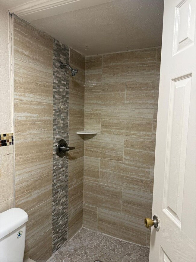 Photo - 4570 Transport Rd Unidad Transport Rd B