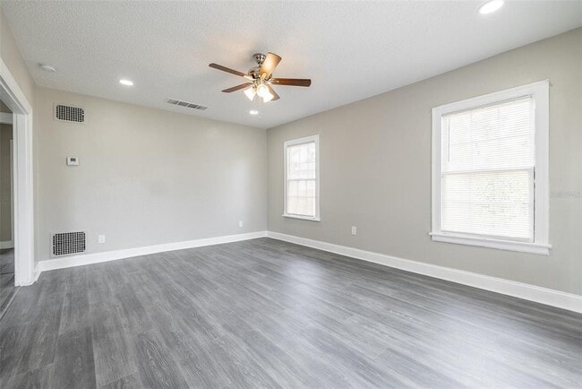 Photo - 2402 W North B St