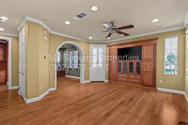 Summerlin!!! Guard gated!! Community pool, Spa, Exercise room, Parks, Security & Tennis Courts