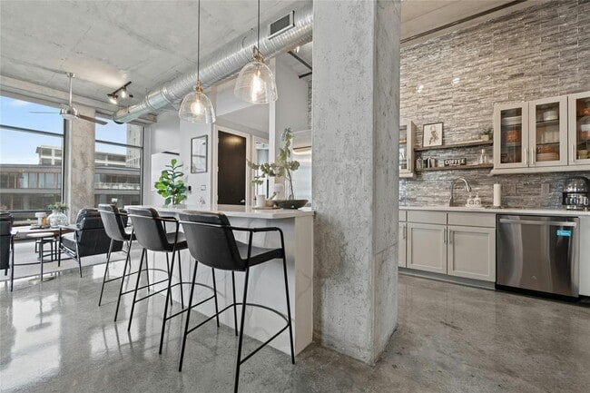 Photo - 800 W 5th St Unit 501