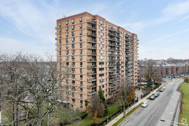 Photo - 60 Parkway Dr E