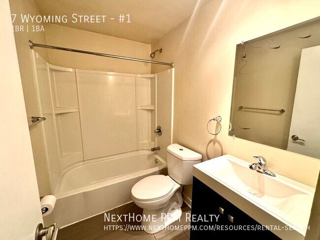 Photo - Updated 1 Bedroom 1/2 a block from Mon Inc... Unit #1
