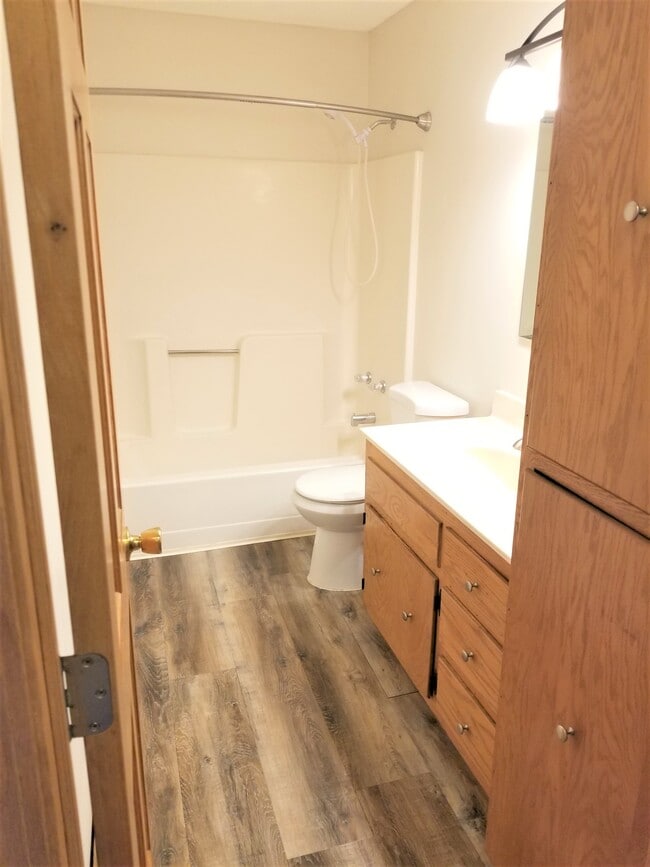 Photo - 220 Leighton Dr