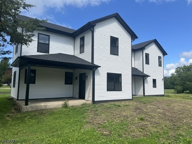 Building Photo - 212 Willow Grove St