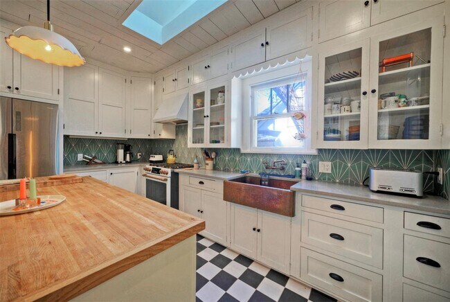 Photo - 1704 Alameda Dr