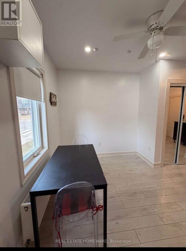 1659 Gerrard St E Unit 5