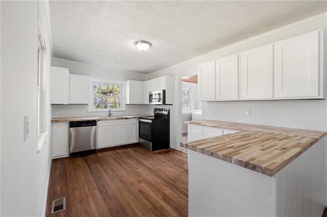 Photo - 173 Winndale Rd