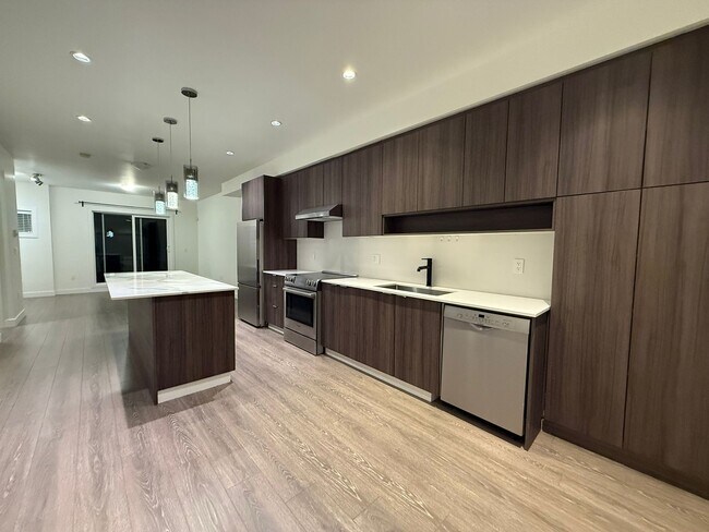 Photo - 9080 No. 3 Road