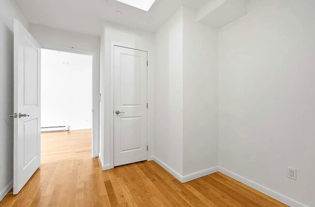Photo - 25-47 23rd St