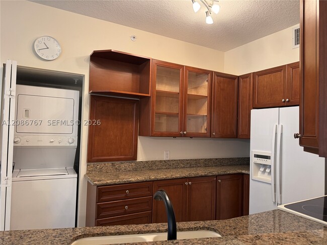 Building Photo - 9021 SW 94th St Unit 303