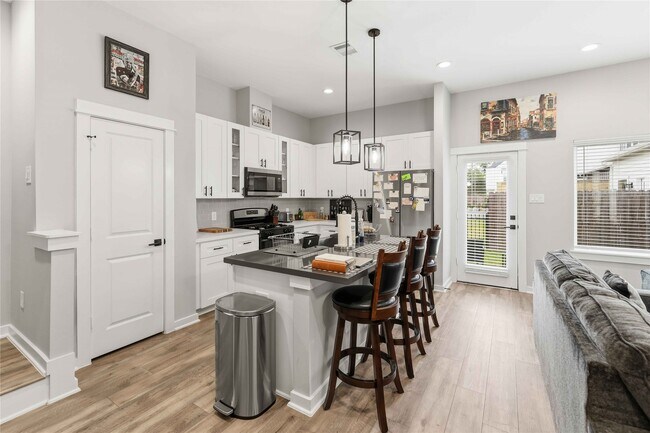 Photo - 417 Stonework Garden Ln