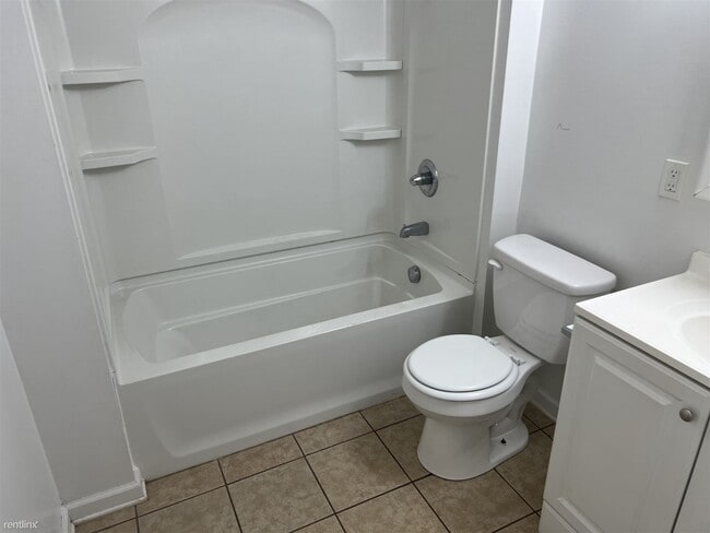 Photo - 2 br, 1 bath 4plex - (Oakland)(pitt)(cmu)c...