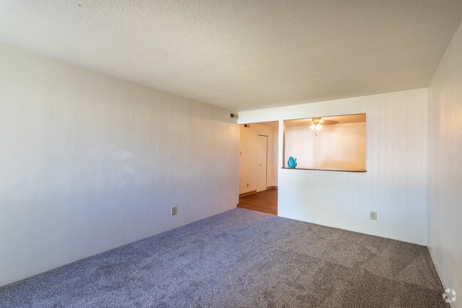 1HAB, 1BA - 700 ft² - Evergreen Manor