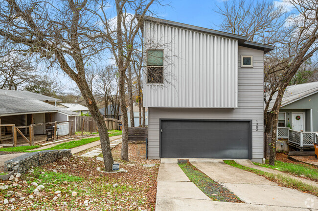 Building Photo - 1302 Delano St Rental