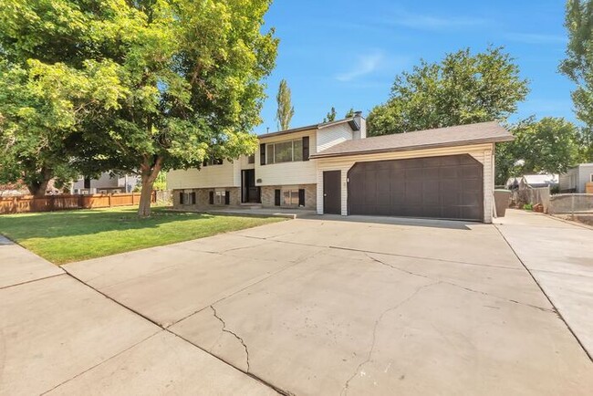 Photo - Remodeled 6 beds, 2 car garage!!