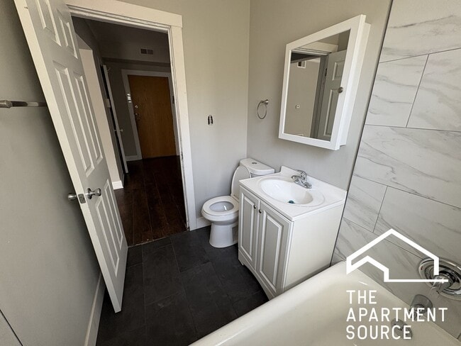 Photo - 6300 N Oakley Ave Unit 6300 North Oakley Ave