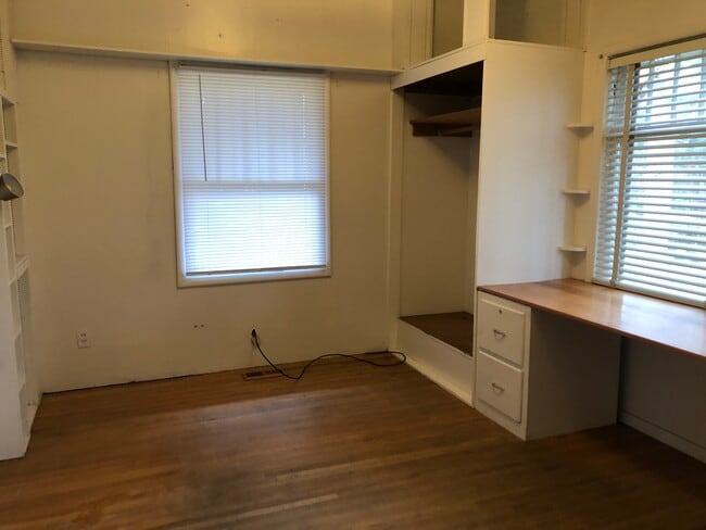 Photo - 825 NE Michigan St