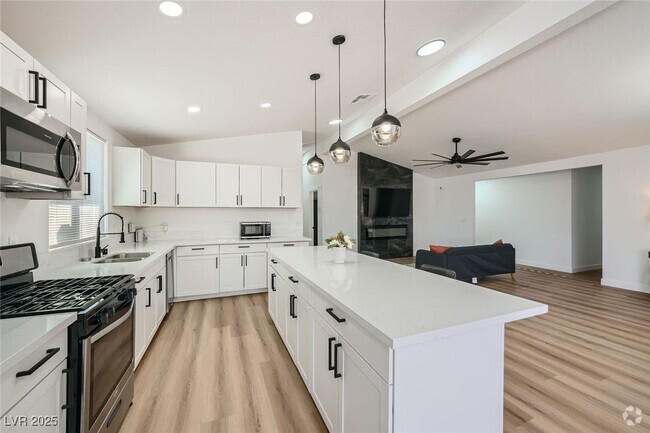 Building Photo - 1671 Sandalwood Ln Rental
