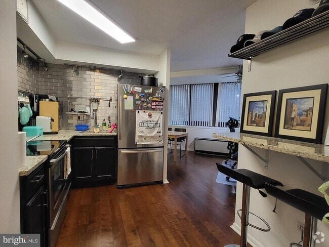 Building Photo - 1420 Locust St Unit 6B Rental