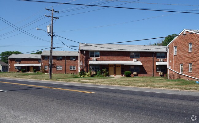 Hilltop Court Apartments
