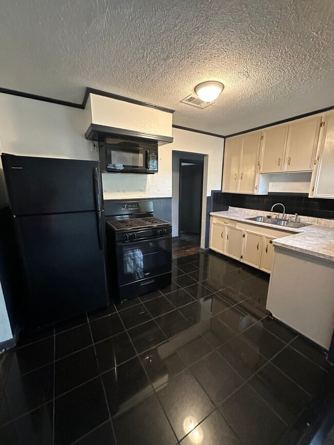 Photo - 1105 Christy St