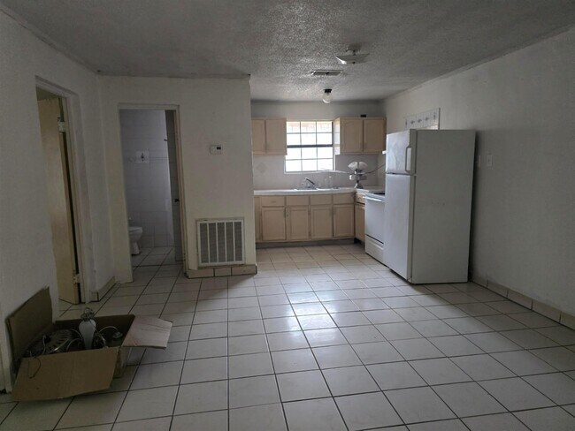 Photo - 2016 S India Ave