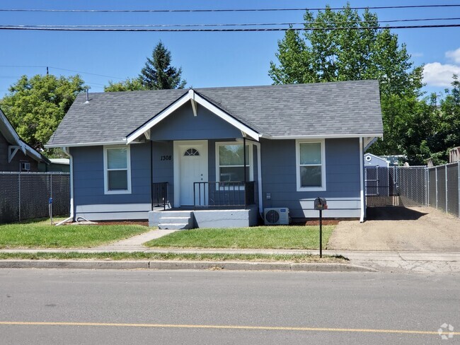 Building Photo - 1308 Cherry St Rental