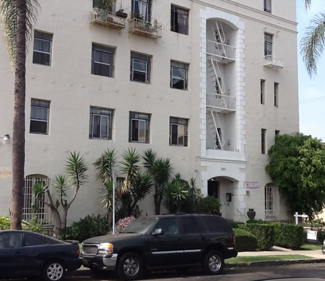 Building Photo - 901 S Kingsley Dr Unit 303 Rental