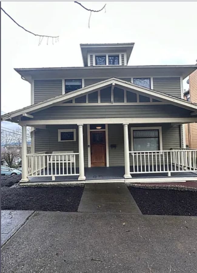 Building Photo - 4-Bedroom Home in SW Portland!