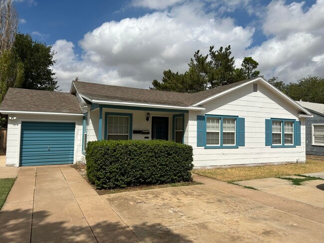 Photo - 2208 32nd St House