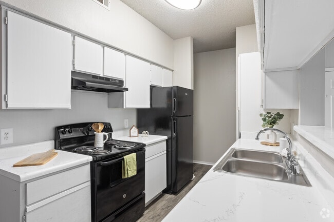 1BR, 1BA - 690SF - Kitchen