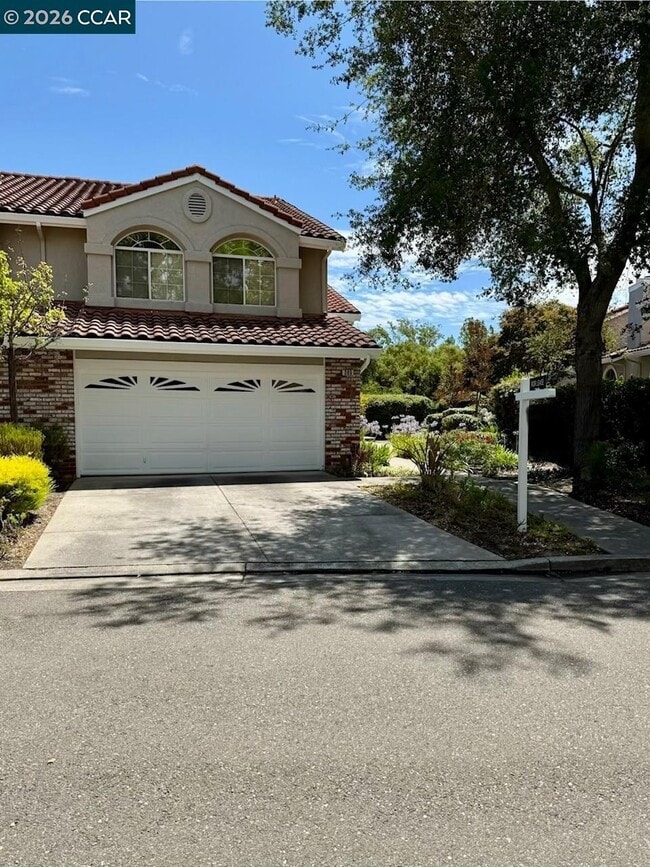Building Photo - 365 Bellflower Dr