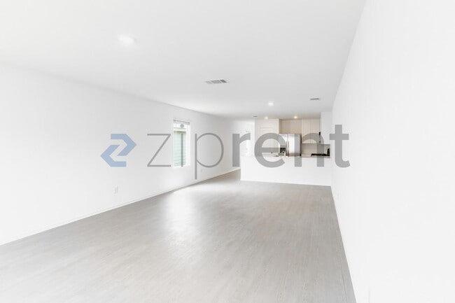 Building Photo - 208 Skyfire St