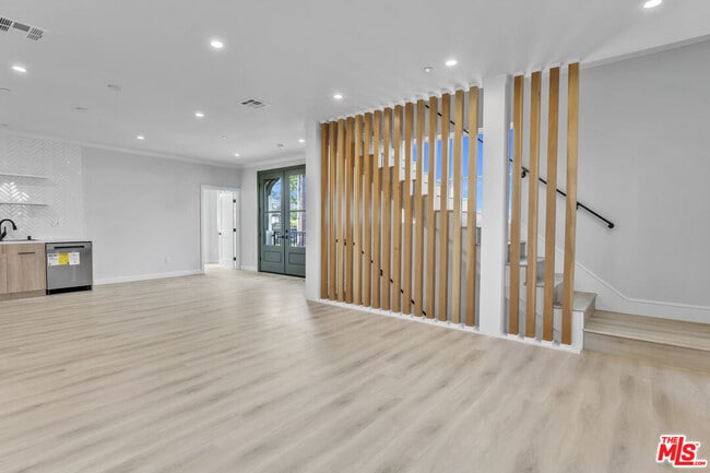 Photo - 1022 La Cadena Ave Unidad A