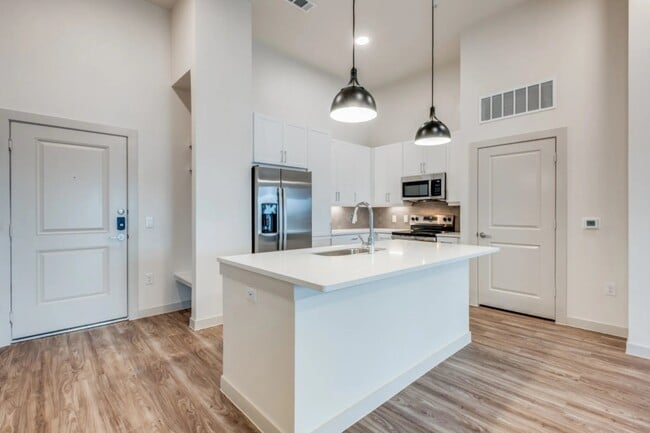 Photo - 624 N Lancaster Ave Unit 213