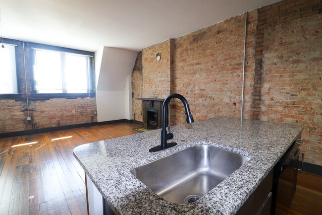 Photo - 2611 Short Vine St