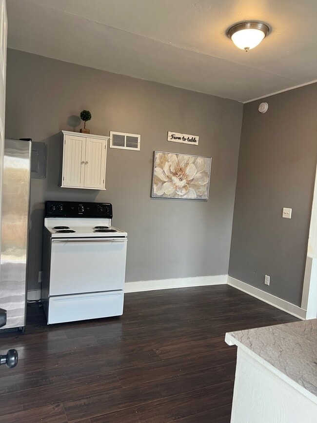 Photo - 590 E Division St Unit 1A